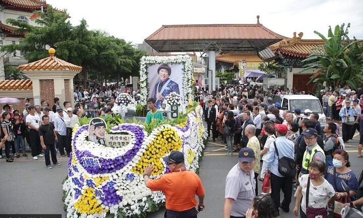 Lễ tang Thiên vương Đài Loan: Hàng nghìn người có mặt tiễn đưa