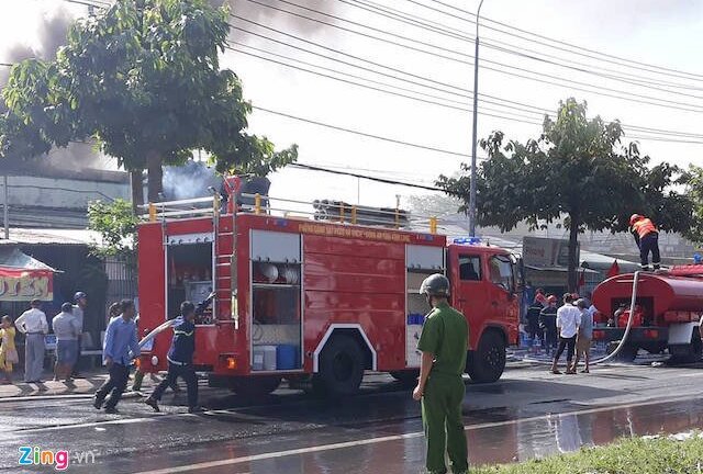 Kho chứa xe máy bị thiêu rụi thành tro trong ngày Tết