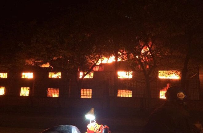 Lửa bùng phát thiêu rụi 4 khu nhà xưởng tại công ty may ở Vĩnh Phúc