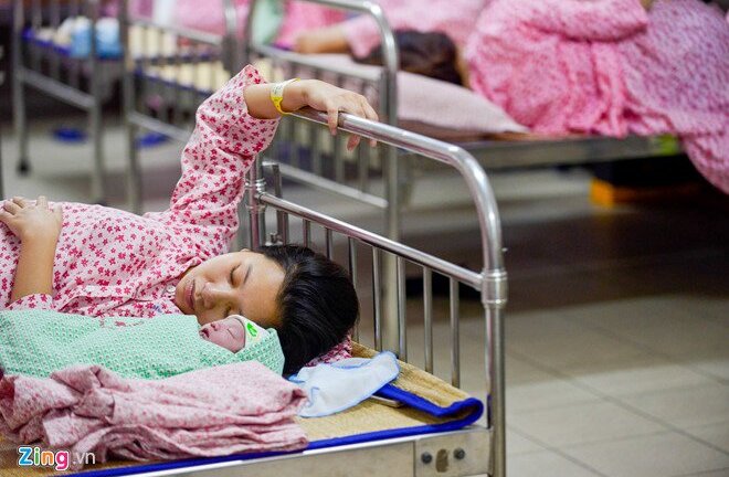 Bà đẻ ăn trái cây thế nào để con không gặp nguy hiểm?