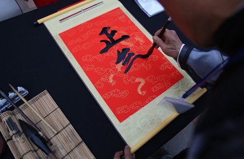 Một ông đồ bị 'treo bút' vì đánh nhau ở hội chữ xuân