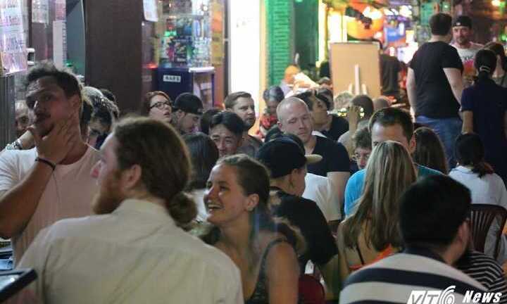 Đề án phố đi bộ Bùi Viện: Dân được bán hàng trên vỉa hè thâu đêm