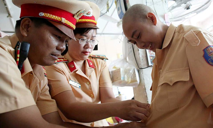 Biến ước mơ làm CSGT của cậu bé ung thư xương thành sự thật