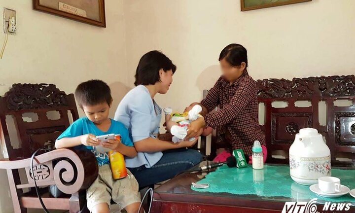 Hai bé trai bị bỏ rơi ở Sài Gòn: Người mẹ đến nhận lại con vì quá nhớ