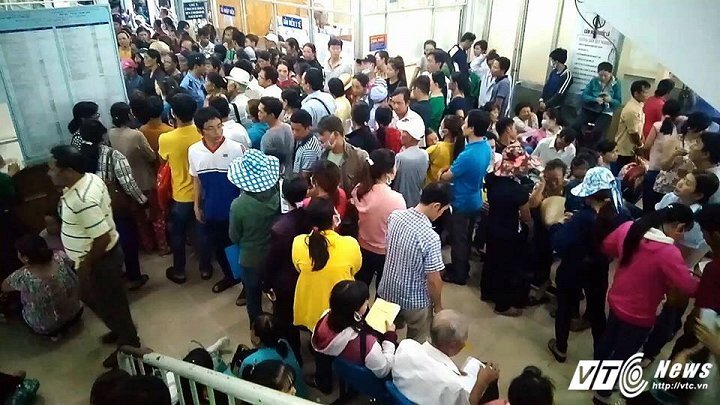 Từ hôm nay, 50 bệnh viện lớn áp dụng tăng viện phí