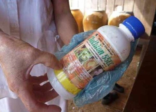 Bé trai 11 tuổi bỏ thuốc trừ sâu vào bình nước nhà cậu ruột để 'trả đũa'