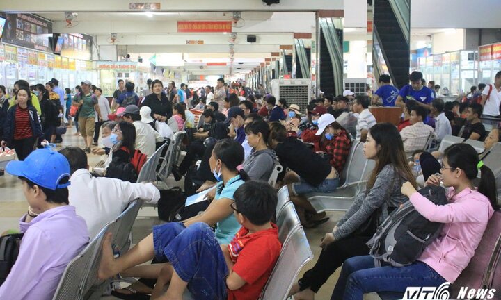 Bến xe Miền Đông kẹt cứng trước ngày nghỉ lễ 2/9