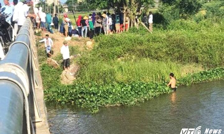 Mẹ bầu ôm 2 con nhỏ nhảy cầu tự tử ở Nghệ An