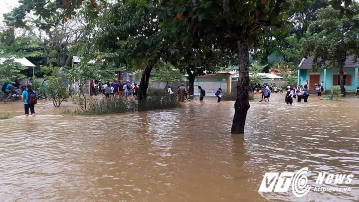 Nghệ An: Áp thấp nhiệt đới đổ bộ khiến 7 người chết