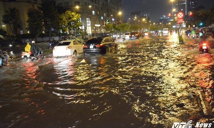 Triều cường đạt đỉnh vào chiều tối nay, ai ở TP.HCM cũng cần biết thông tin này