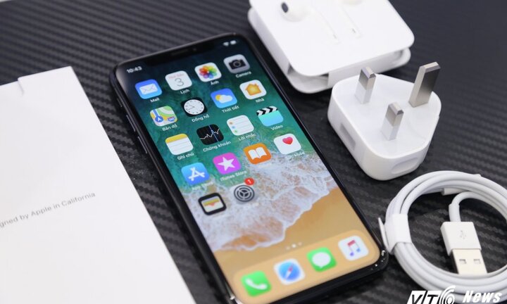 Sau 10 ngày mở bán, giá iPhone X tại Việt Nam giảm một nửa, khách mua ào ào