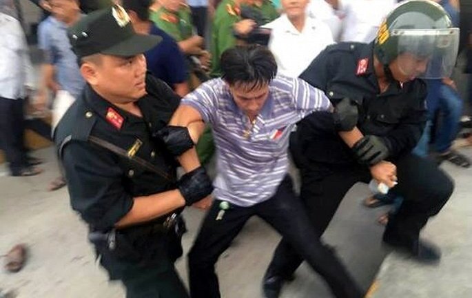 Tài xế bị công an tạm giữ khi trả phí qua trạm BOT Cai Lậy liên tục nhận điện thoại đe dọa