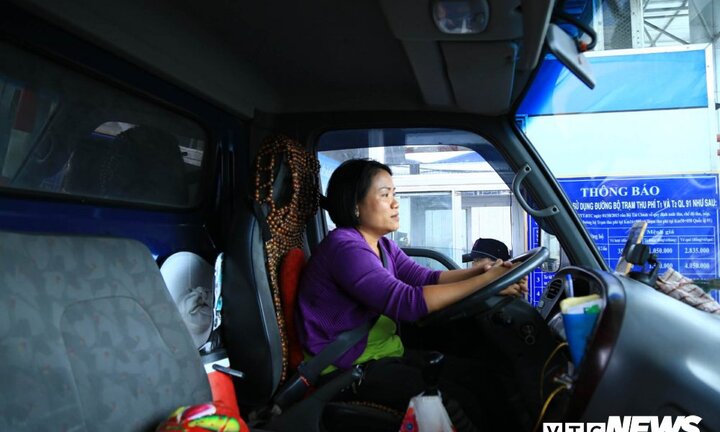 Bị nữ tài xế dừng xe phản đối, BOT T2 Cần Thơ - An Giang lại xả trạm