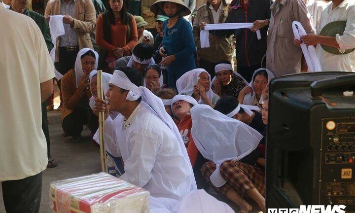 Thiếu nợ 1 triệu đồng, người đàn ông bị chém đứt cổ, chết tại chỗ