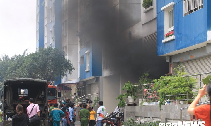 Cháy chung cư Carina: 'Chỉ cần 1 bình chữa cháy thông thường sẽ dập được'