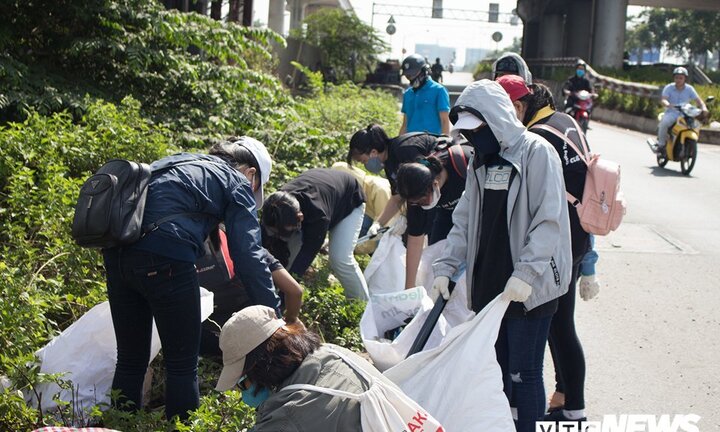 Hào hứng 'Trạm dừng chân không rác' của sinh viên TP.HCM