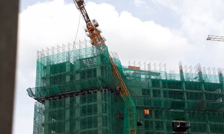 Cần cẩu gãy đổ, suýt đâm nhà dân: Đình chỉ thi công dự án Vạn Thái Land
