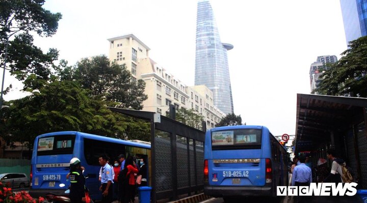 Kinh phí trợ giá thấp và chậm, hàng loạt xe buýt TP.HCM thường xuyên bỏ chuyến