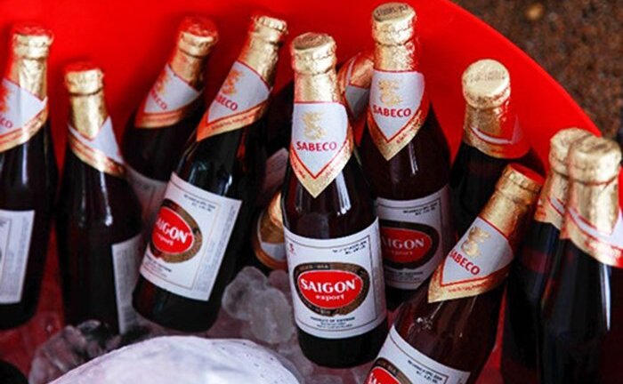 Bán chai bia chỉ có 1/4 lượng chất lỏng kèm theo mùi hôi nồng nặc, Sabeco bị khởi kiện