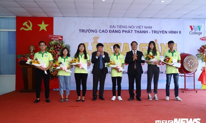 19 suất học bổng đến tay sinh viên VOV College tại Lễ khai giảng năm học 2019 - 2020