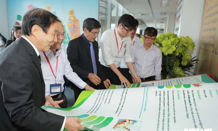 Tập đoàn Tân Hiệp Phát được trao kỷ lục quốc gia cho cuốn sách 'khổng lồ'