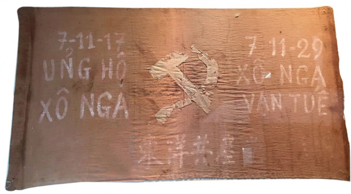 Chuyện 2 thanh niên cắm cờ búa liềm lên đỉnh Non Nước kỷ niệm Cách mạng tháng Mười Nga năm 1929