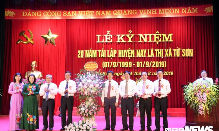 Kỷ niệm 20 năm tái lập, thị xã Từ Sơn, Bắc Ninh nhận Bằng khen của Thủ tướng Chính phủ
