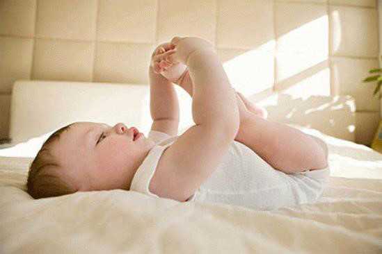 Nguy hiểm cách trị vặn mình cho trẻ em bằng lòng trắng trứng và nước cốt chanh