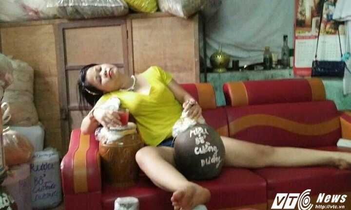 Giáp mặt lang băm dùng hình ảnh sexy quảng cáo 'thần dược' chữa được cả ung thư