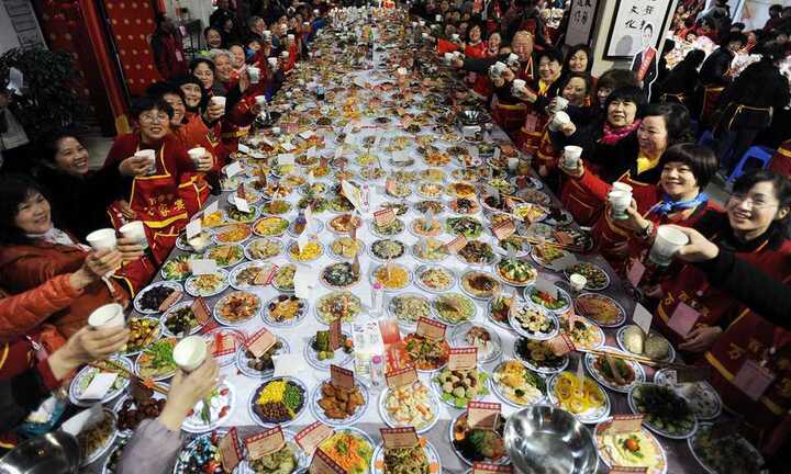 Bí quyết ăn uống thoải mái mà không lo tăng cân dịp Tết