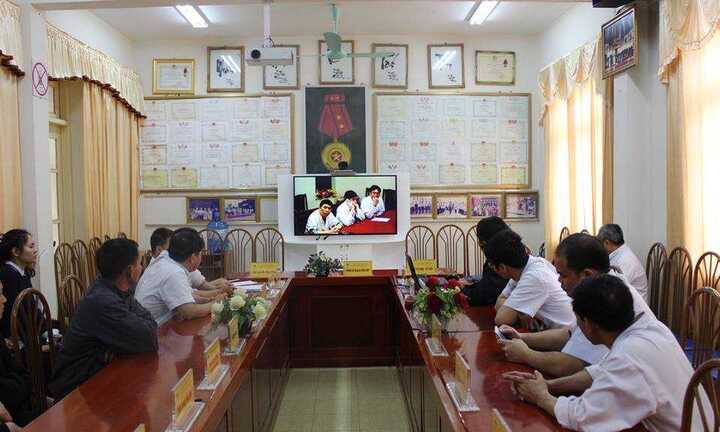 Hội chẩn qua mạng cứu sống cô giáo bị ô tô đè ngang người