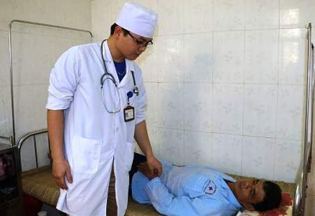 Ăn tiết canh liên hoan, người chết tức tưởi, người nguy kịch