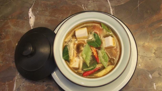 Cả làng 1.000 người suýt chết vì bữa ăn miễn phí