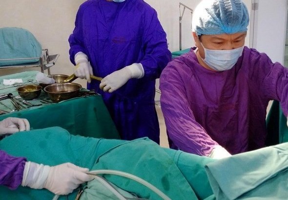 Trả lại giới tính cho cô gái có 2 bộ phận sinh dục nửa nam nửa nữ