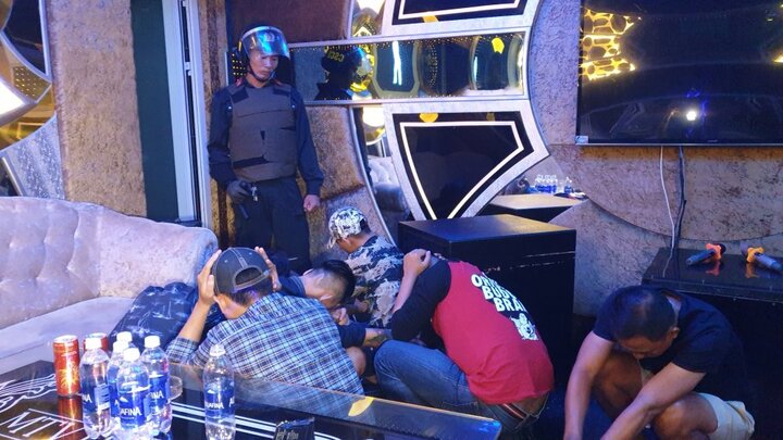 Đột kích quán karaoke, phát hiện gần 40 người dương tính với ma túy