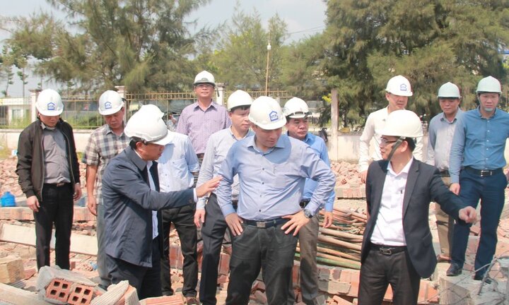 Sập tường khiến 6 người chết: Thứ trưởng Xây dựng trực tiếp kiểm tra hiện trường, đề nghị làm rõ