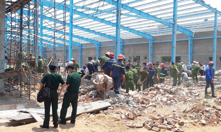 Thêm nạn nhân trong vụ sập tường công trình đang thi công ở Vĩnh Long qua đời