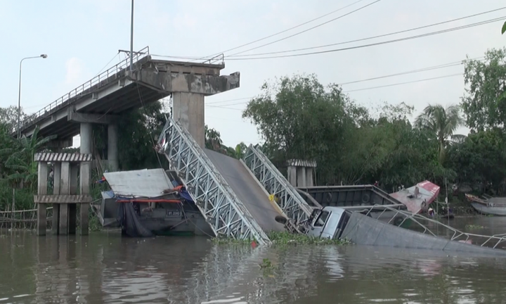 Sập cầu ở Đồng Tháp: 'Cầu tải trọng 8 tấn, xe tải gần 30 tấn chạy qua không sập mới lạ'