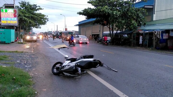 Thượng úy CSGT bị xe đầu kéo cán chết thương tâm trên đường đi làm nhiệm vụ