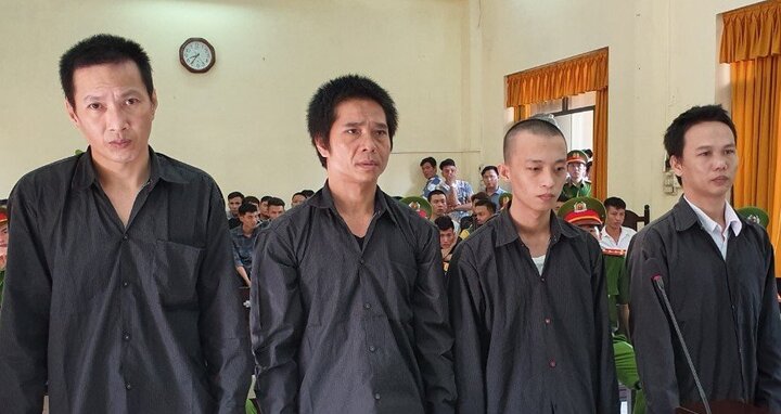 4 bị cáo đục tường trại giam bằng chiếc ốc vít