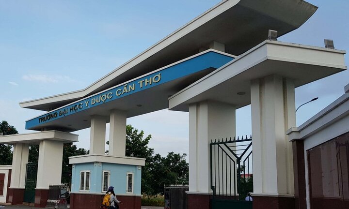 Bác sĩ dùng bằng bổ túc văn hóa giả: 2 trường đại học đùn đẩy trách nhiệm