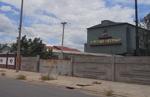 Thép Việt Pháp kêu khó vì bị dân địa phương ‘quấy nhiễu’