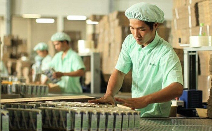 Lợi nhuận nghìn tỷ USD và hàng triệu lao động vật lộn trong đói nghèo