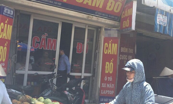Dân độ cầm 500 chiếc smartphone, tiệm cầm đồ 'cháy két'