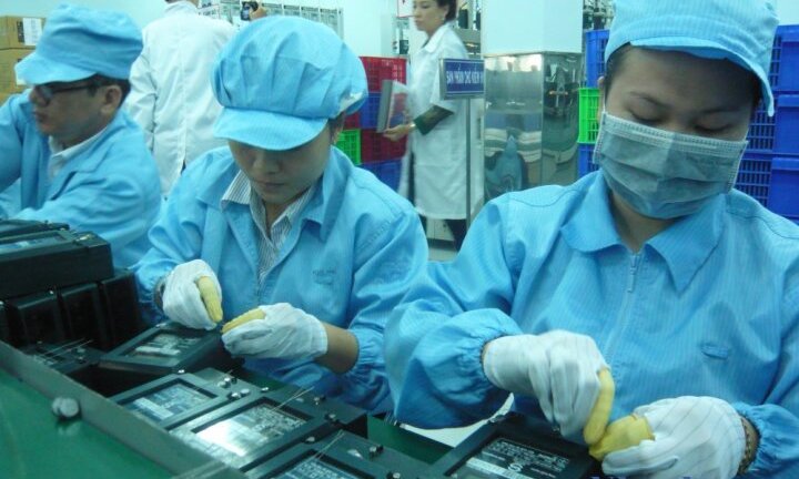 Nợ BHXH vượt ngưỡng 10.000 tỷ đồng: Khởi tố hình sự - 'chiếc gậy' thu hồi nợ đọng