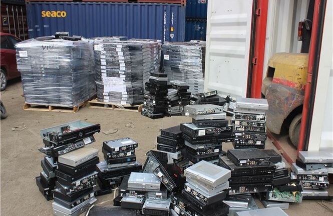 Tìm giải pháp xử lý 3.200 container phế liệu tại cảng biển TPHCM