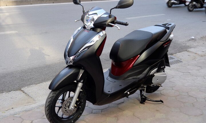 Honda Lead phiên bản kỷ niệm 10 năm giá 39,8 triệu đồng về đại lý