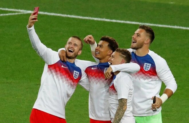 Áo của tuyển Anh 'cháy hàng', rao bán trên eBay giá gấp 3