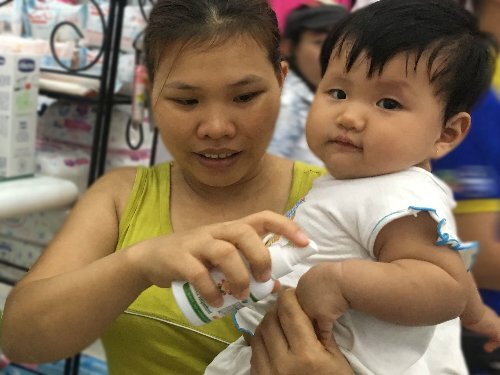 Cẩn trọng khi dùng sản phẩm chống muỗi cho trẻ