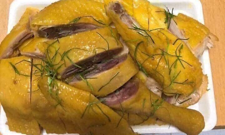 Gà không đầu ủ muối hoa tiêu: Hàng lạ giá rẻ, bày bán la liệt